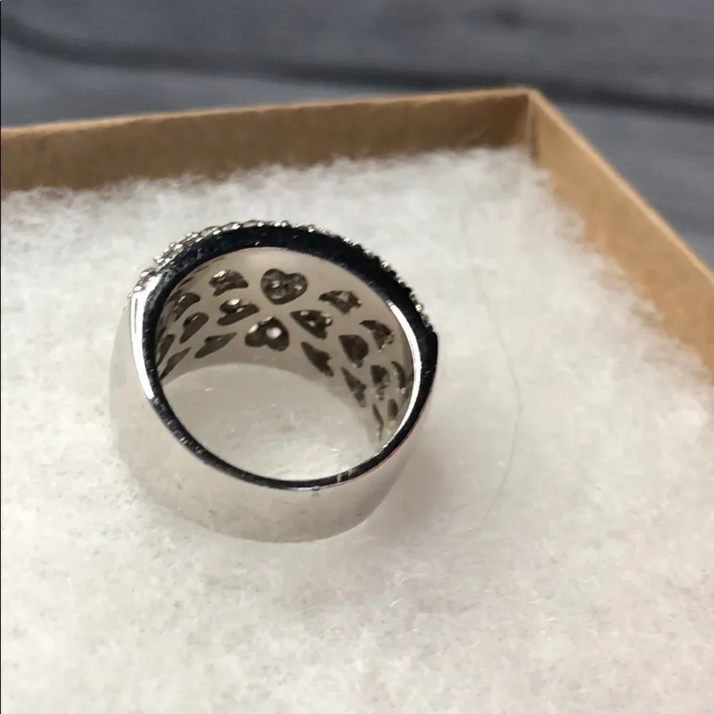 Silver sparkle rhinestone fashion ring - size 6